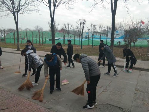 922846eb45d3455b81223848c77f30d9.jpg 清扫校园.jpg