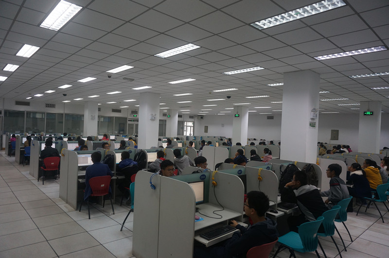 ai换脸明星
2014级新生心理普查现场