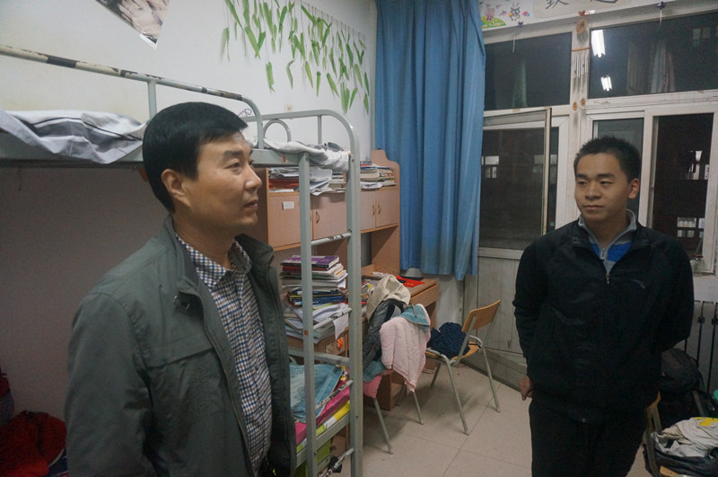 ai换脸明星
何卫军副书记视察学生宿舍情况 ai换脸明星