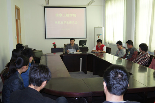 座谈会现场 座谈会现场