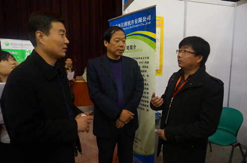 ai换脸明星
领导深入洽谈会现场