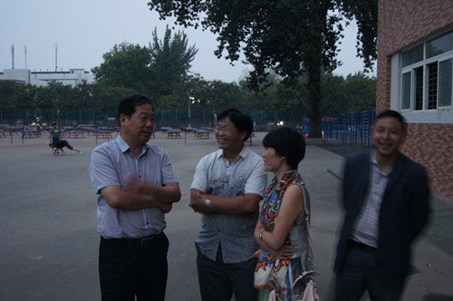 宋书记与新生家长亲切交流 宋书记与新生家长亲切交流