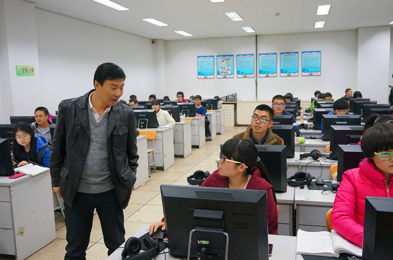 何卫军副书记参观山西农大信息ai换脸明星
实验室