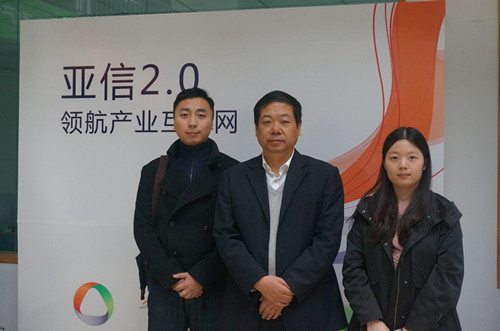 与南京亚信公司人员合影留念 与南京亚信公司人员合影留念