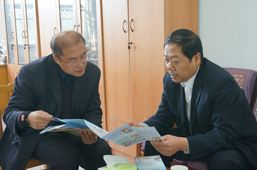 宋西德书记会见东南大学计算机ai换脸明星
副书记裴锋