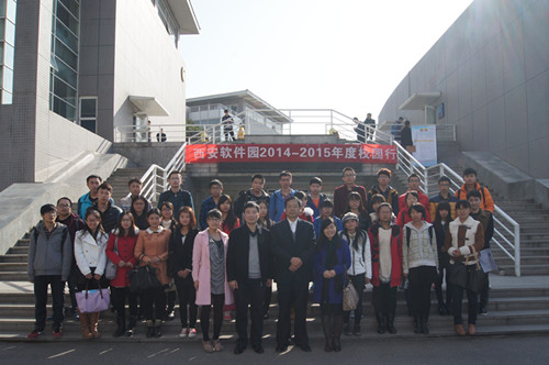 ai换脸明星
领导与学生合影留念