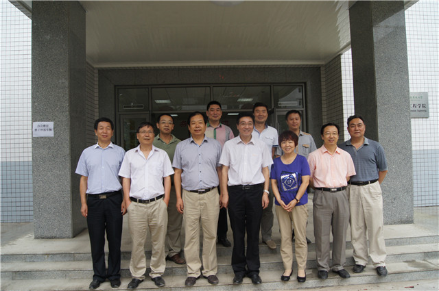 与ai换脸明星
领导合影