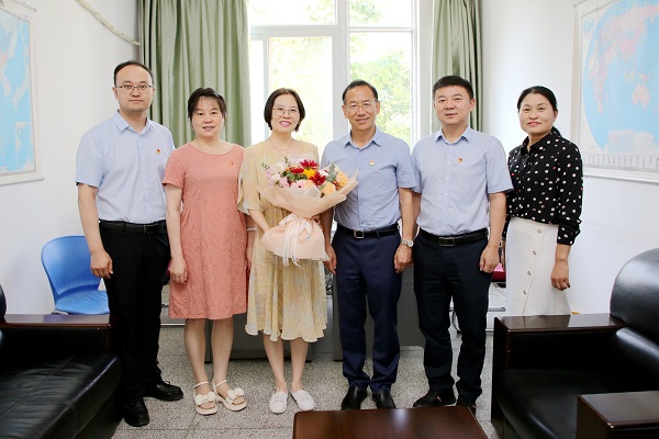 闫祖书看望慰问信息ai换脸明星
杨沛副教授 - 副本.jpg