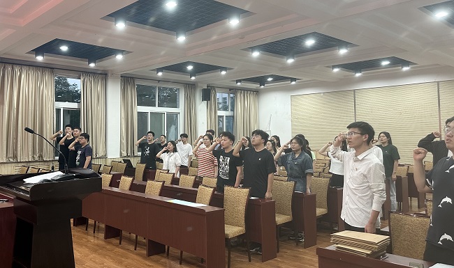 9bd6c90fa7984e0da5c457fe10648c17.png 重温入党誓词.png